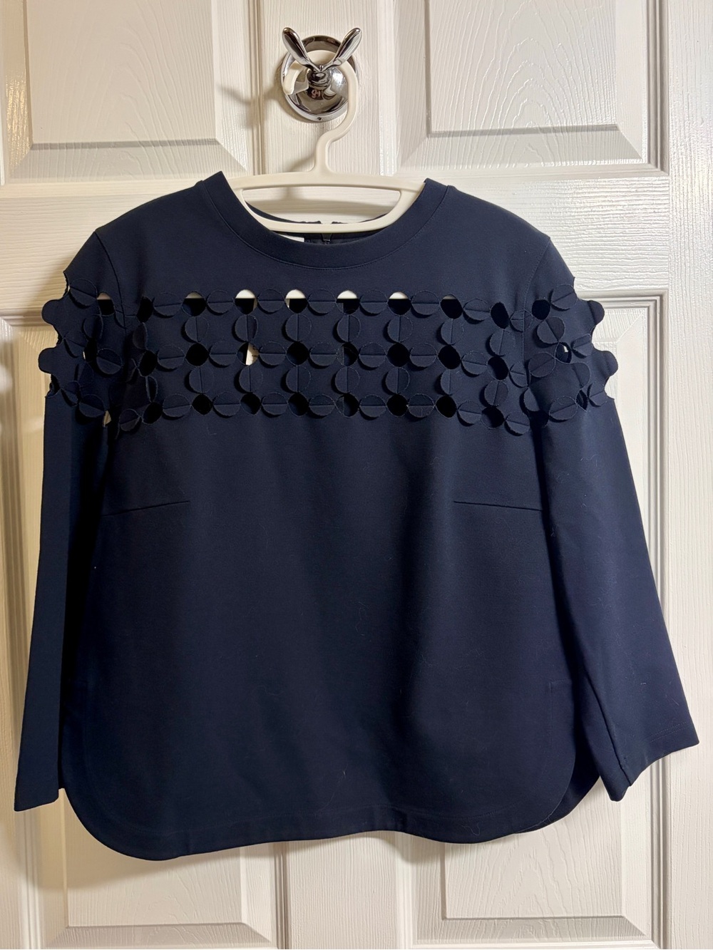 AKRIS PUNTO - Chic navy top w/circle cutouts | size 8